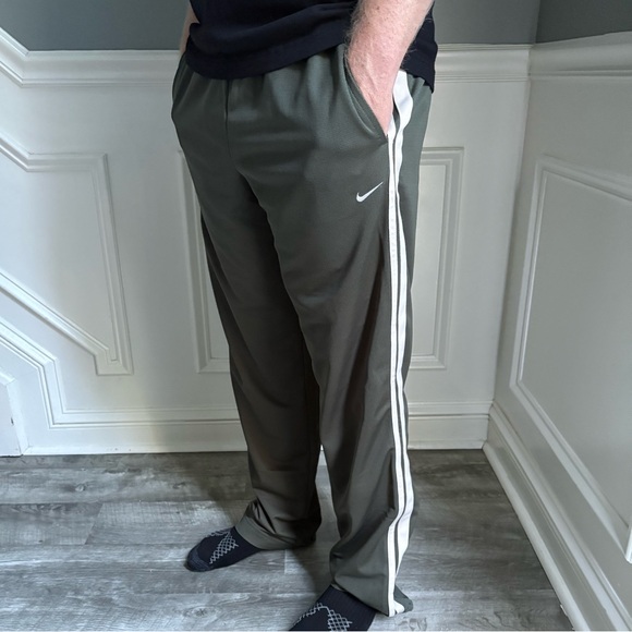 Nike Track Pants~Mens~ Medium - Picture 1 of 8